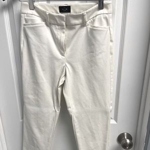 Off whit elegant pants